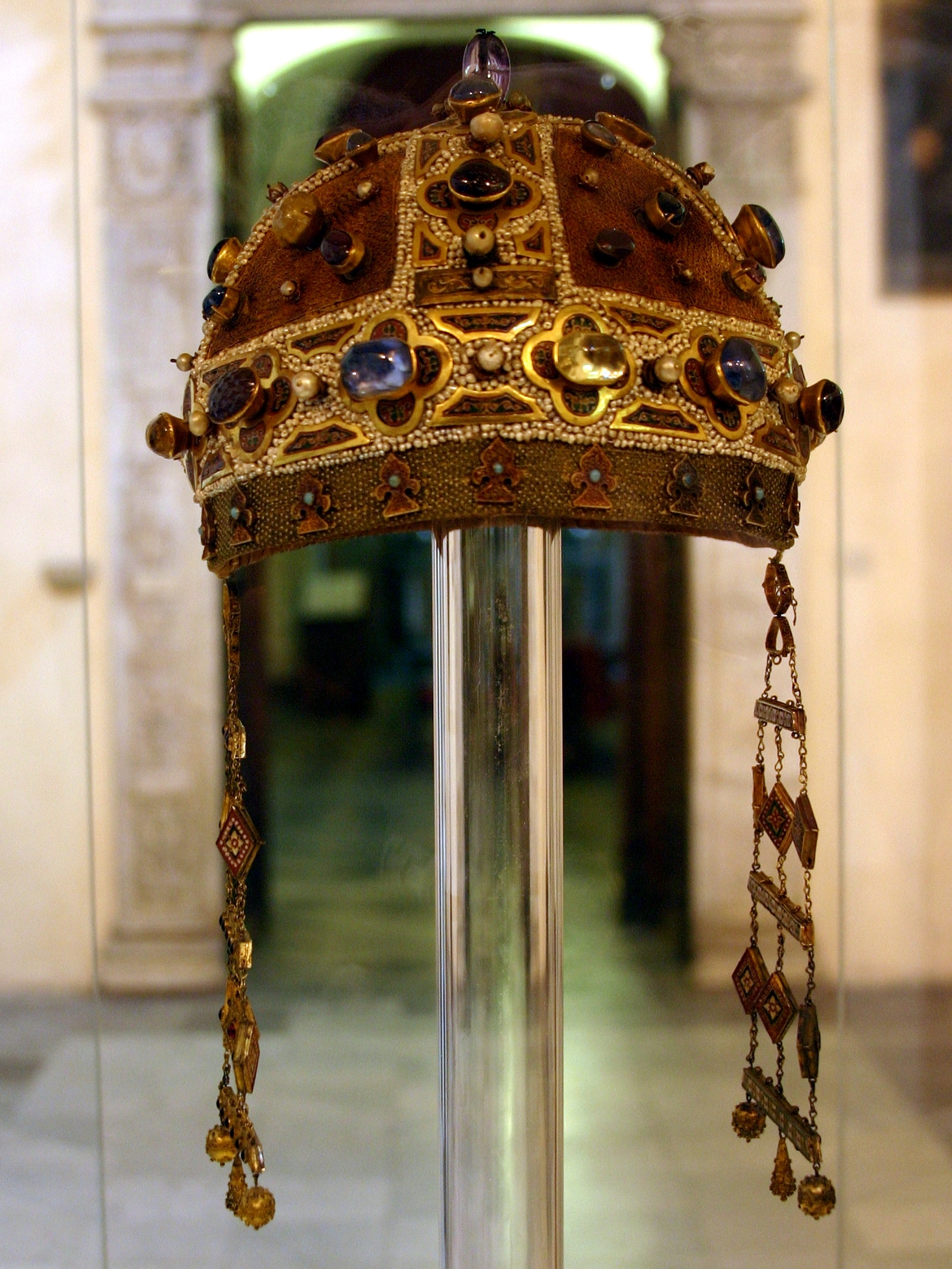 crown_of_constance_of_aragon_-_cathedral_of_palermo_-_italy_2015
